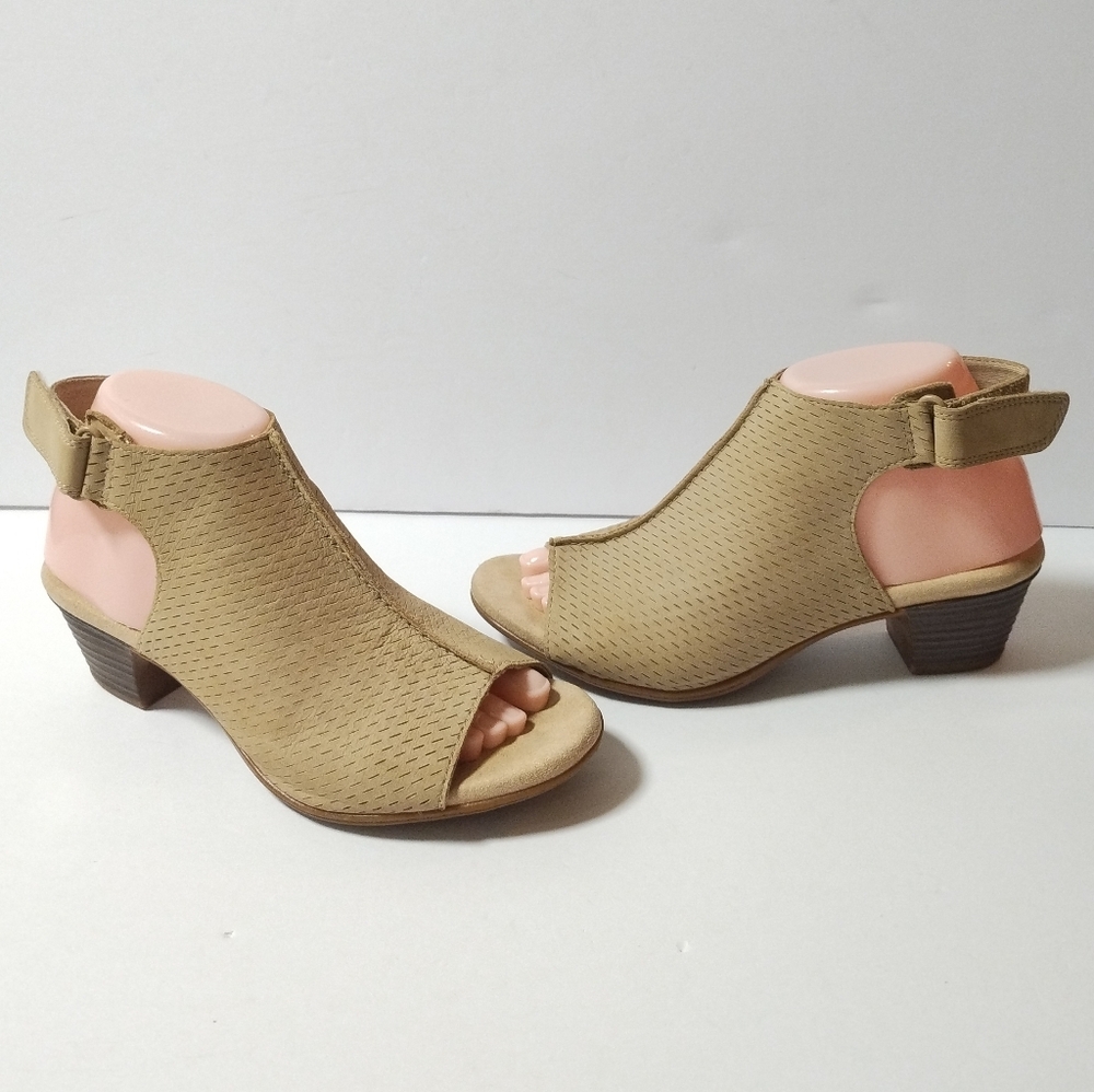 Clarks Collection Ultimate Comfort Valerie James Heeled Tan Peep-toe Sandals 8M